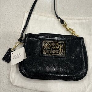 Coach NWT Poppy Black Leather Wristlet w/ dustbag